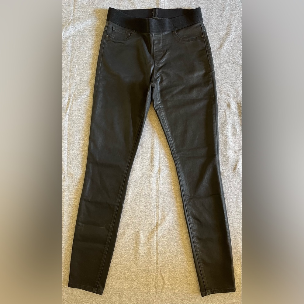 NWOT - DKNY Women’s Skinny Jeggings in Coated Fabric in Black
